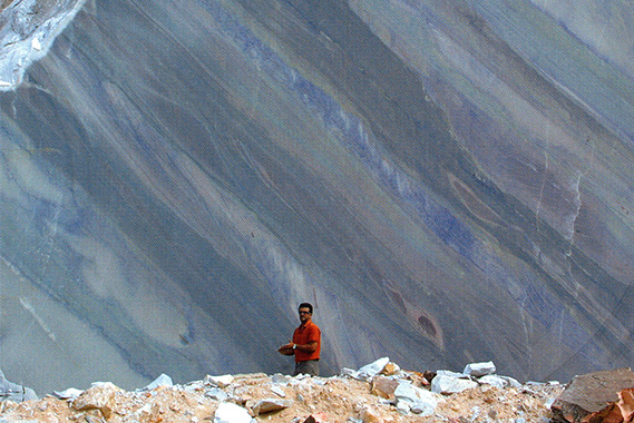 Natursteinheizung im Bad